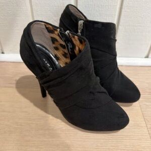 Betsey Johnson Black Suede Heels